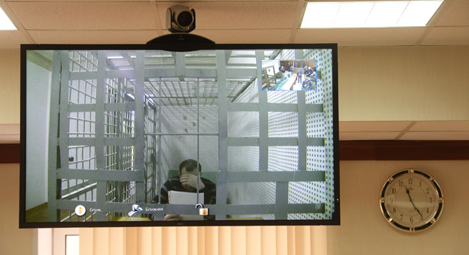 The image of Khamzat Bakhayev, a suspect in the murder of politician Boris Nemtsov on the screen during a teleconference in the Moscow City Court that reviews the legality of his arrest. Source: Iliya Pitalev / RIA Novosti