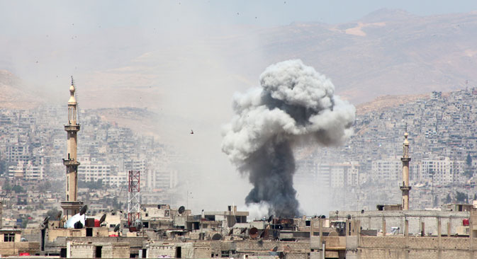 Smoke rises after what activists said was due to airstrikes by forces loyal to Syria's President Bashar al-Assad in Erbeen in the eastern Damascus suburb of Ghouta May 17, 2015. Source: Reuters
