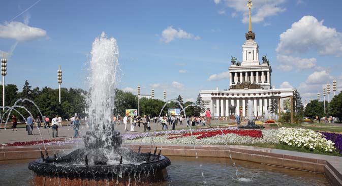 View of the fountain and Central pavilion at the All-Russian Exhibition Center. Source: Yury Artamonov / RIA Novosti