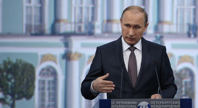 Putin: „Auf die Einschränkungen von außen antworten wir nicht mit einer Abschottung unserer Wirtschaft, sondern mit einer verstärkten Öffnung."Foto: Witali Scharifulin/TASS