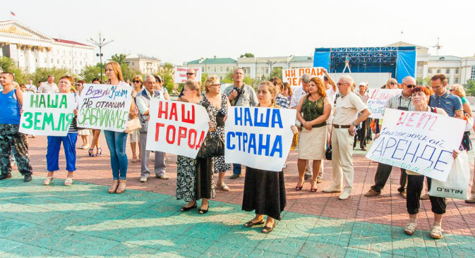 A rally was held in Chita against the lease of Siberian farmland to a Chinese company. Source: Ksenia Zimina