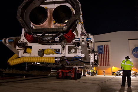 Roket Antares milik Orbital Science Corporation tengah disiapkan untuk diluncurkan di Fasilitas Penerbangan NASA di Pulau Wallops, Virginia, 16 Desember 2013.