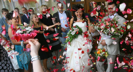 The ‘rice tossing’ ritual at a Russian wedding ceremony. Source: RIA Novosti/ Ilya Pitalev