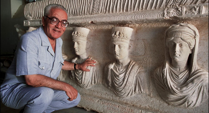 Khaled al-Asaad in front of a rare sarcophagus depicting two priests. Dating from the 1st century, it is one of the finest sculptures in Palmyra. The photo taken in September 2002. Source: Getty Images