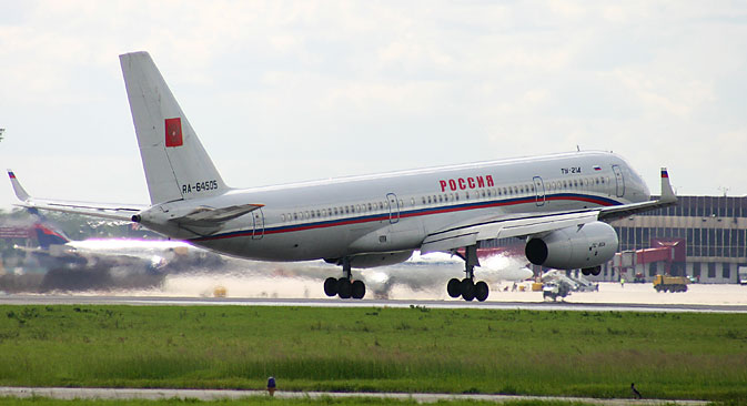 A Tu-214 liner lands at the Sheremetyevo airport. Source: Dmitriy Petrochenko / RIA Novosti
