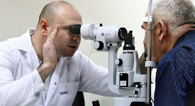 An ophthalmologist examines a patient at the diagnostic department at the Primorye Center for Eye Microsurgery in Vladivostok. Source: Vitaliy Ankov / RIA Novosti