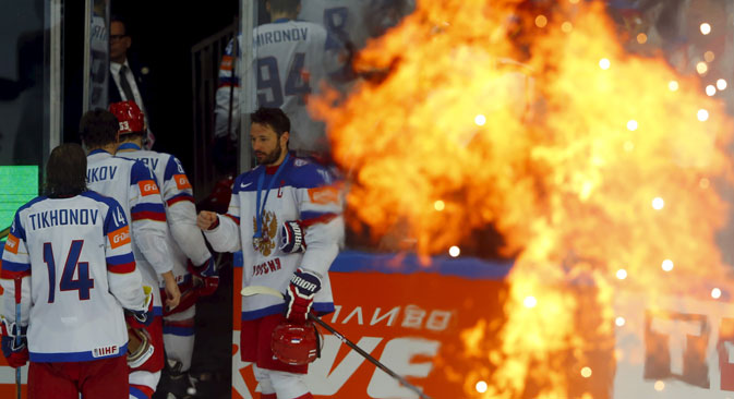 Russian players leave the rink after losing their Ice Hockey World Championship final game against Canada in Prague, May 17, 2015. Source: Reuters