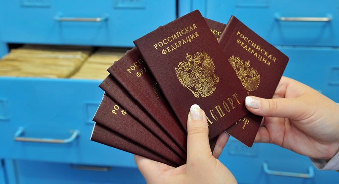 To obtain Russian citizenship under the simplified procedure, it is necessary to obtain a visa, the purpose of which is to receive citizenship and the possibility of a residence permit. Source: TASS / Alexander Ryumin