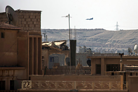 Sebuah pesawat MiG mendarat di kawasan Hawiqah, Deir Ezzor, Suriah pada 26 Februari 2013. 