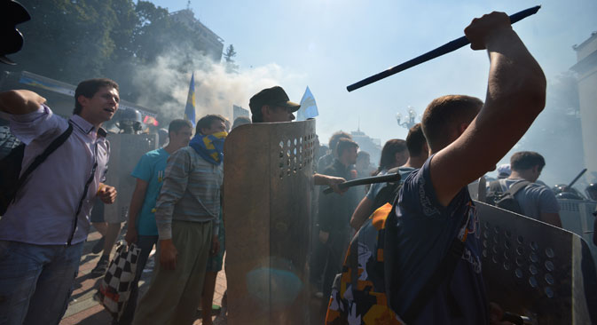 Participants in protest rallies near the building of Verkhnovna Rada in Kiev during clashes with law enforcement officers, Aug.31. Source: RIA Novosti/Alex Vovk
