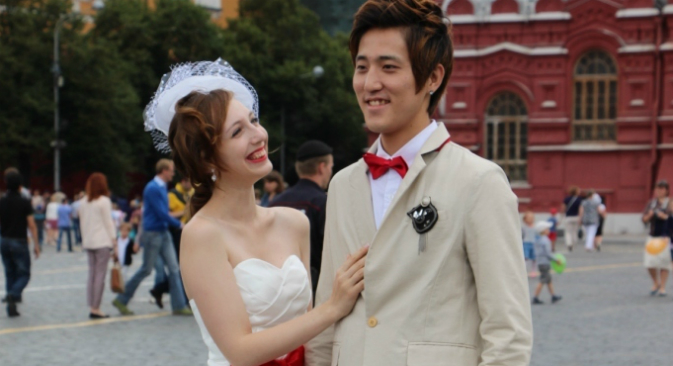 A couple posing for a wedding photo on the Red Square. Source: Fen Chia