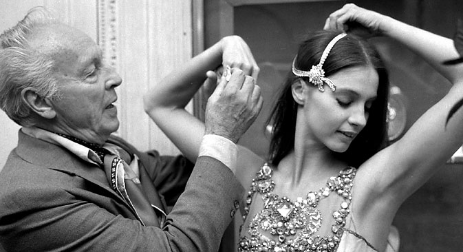 George Balanchine and dancer Suzanne Farrell wearing Van Cleef and Arpels jewelry for Balanchine's ballet "Jewels" on September 24, 1976 in Paris. Source: Vostock Photo