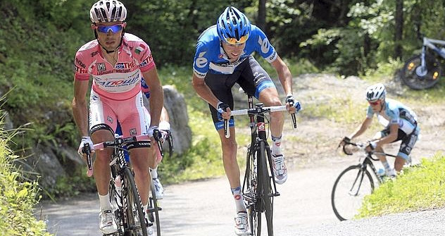Purito Rodríguez y Hesjedal, 1º y 2º clasificados, en la penúltima etapa del Giro (Foto: GirodItalia/2012)