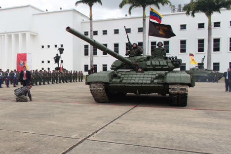 Tanques venezolanos en el palacio de Miramar. Fuente: Reuters.