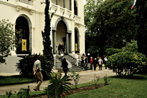 Exterior de la fachada de la Embajada de Rusia en Montevideo. Fuente: Marcelo López.