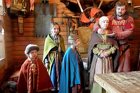 Vestidos medievales para la representación histórica. Fuente: Ricardo Marquina Montañana/ Rusia Hoy.