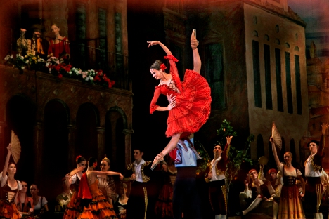 Los bailarines se preparan desde muy pequeños aprendiendo durante años distintos tipos de danza. Fuente: Svetlana Postoenko.