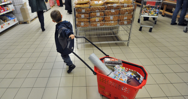 Los consumidores rusos tienen tendencia a consumir en vez de ahorrar. Fuente: Kommersant.