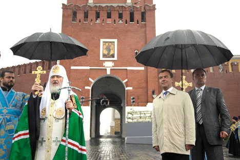 Dimitri Medvédev con el Patriarca Kirill. Fuente: Itar Tass.