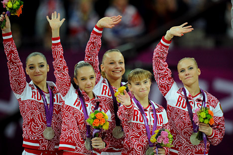 El equipo ruso en el podio. Fuente: ITAR-TASS