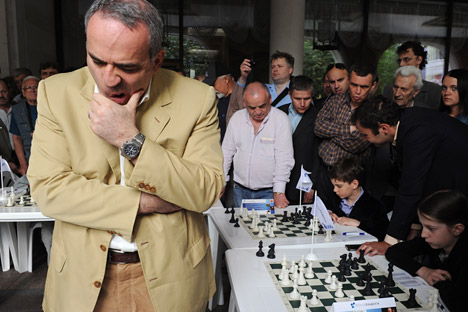 Garri Kasparov durante una partida. Fuente: Vladímir Viatkin/RIA Novosti.