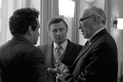 En Akademgorodok de Novosibirsk: Abel Aganbegyan, académico de la URSS,; Yuri Marchuk, vicepresidente de la URSS y Mijaíl Lavrentiev, presidente honorario del departamento siberiano de la Academia Rusa de Ciencias de la URSS. 
