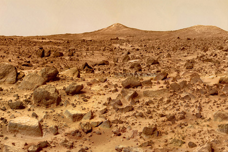 Foto de la superficie de Marte tomada a escasos 25 cm del suelo, de ahí que el terreno parezca tan tortuoso. Fuente: NASA