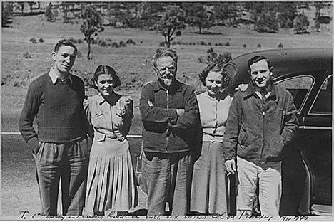 Trotski con seguidores americanos en 1940 en México. Foto de Flickr.