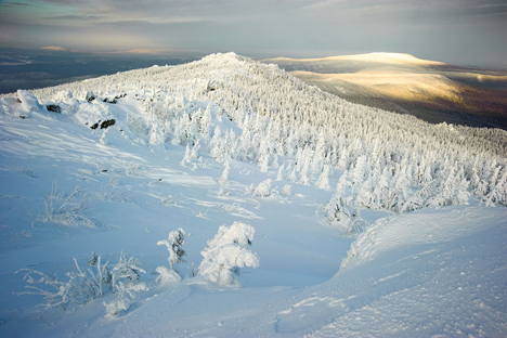 El invierno nevoso puede convertirse en una imagen atractiva y brillante, un nicho de mercado único en el turismo mundial. Fuente: Anton Agarkov / Strana.ru