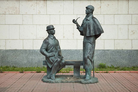 En Moscú, junto al nuevo edificio de la embajada británica, se alza un monumento a los famosos personajes. Fuente: Culture.ru