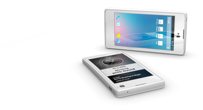 YotaPhone es un teléfono inteligente de dos pantallas que saldrá al mercado en septiembre de 2013. Fuente: www.yotaphone.com