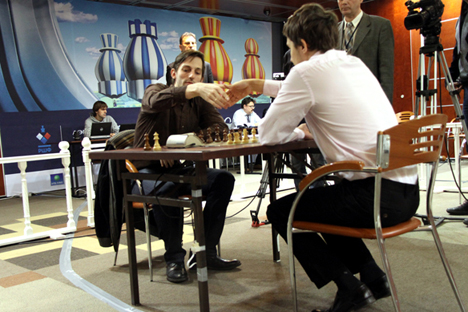 Partido final entre Serguéi Kariakin y Alexánder Grischuk. Fuente: russiachess.org  