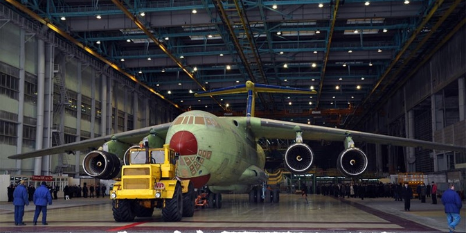 Labores de construcción del modelo IL-476. Fuente: Flickr/YuriGagarin