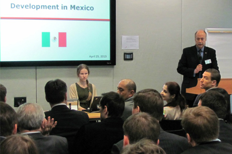 Rubén Beltrán, emabajador de México en Rusia, habla en el evento. Fuente: Embajada de México.