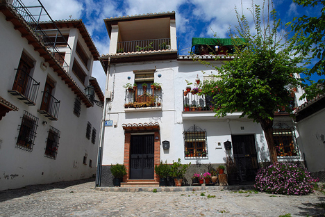 El mercado inmobiliario español parace un destino apropiado para los inversores de este país. Fuente: flickr / Aris Gionis