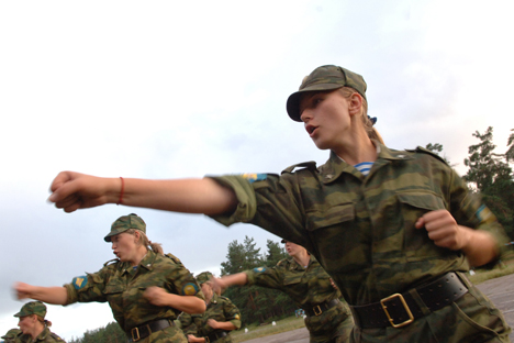 Se autorizaría el alistamiento al servicio militar para todas las ciudadanas entre 18 y 27 años. Fuente: Ria Novosti
