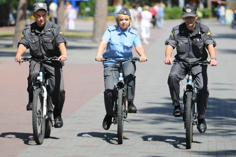 Desde principios de este mes se puede ver a las fuerzas de seguridad a pedales patrullando los parques de Moscú. Fuente: ITAR-TASS
