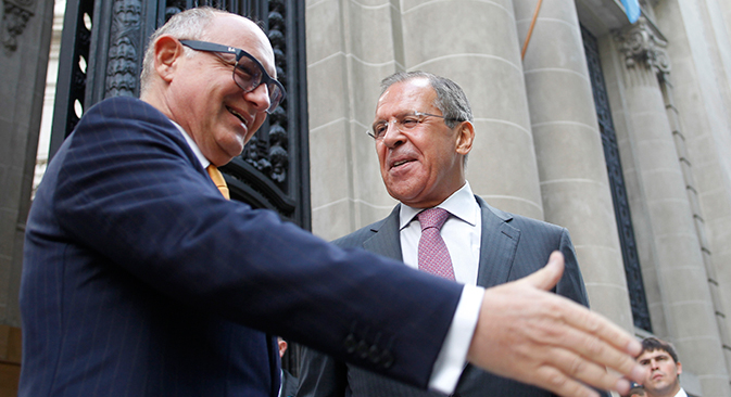 El ministro ruso de Asuntos Exteriores Serguéi Lavrov con su colega argentino Héctor Timerman. Fuente: REUTERS / Enrique Marcarian