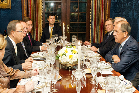 Tras la reunión con Ban Ki-moon, Serguéi Lavrov recuerda la responsabilidad de Washington ante sus socios. Fuente: AP