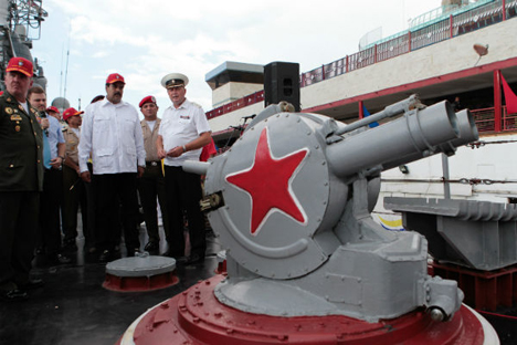 Nicolás Maduro visitó este martes la delegación rusa que se encuentra en el puerto de La Guaira. Fuente: cortesía de Prensa Miraflores