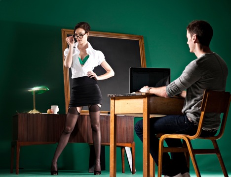 Se intenta evitar el uso de minifaldas y escotes pronunciados en horas de trabajo. Fuente: Alamy / Legion Media