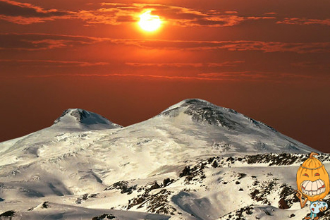 El Elbrus, el pico más alto de Rusia y Europa. Este monte, con una altura de 5.462 metros, se encuentra en el Cáucaso Septentrional, en la frontera entre las Repúblicas de Kabardino-Balkaria y Karacháyevo-Cherkesia. Fuente: Lori / Legion Media