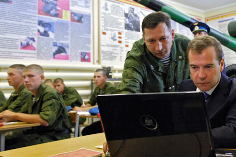 Em 2009, o então presidente Dmítri Medvedev declarou que o Estado deve controlar as empresas que oferecem serviços na internet Foto: RIA Nóvosti