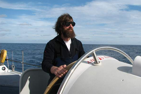 Fiódor Kóniujov a bordo de un velero. Fuente: Konyukhov.ru