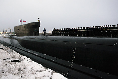 Nesta segunda-feira (23), bandeira de Santo André, que simboliza a Marinha russa, foi hasteada no segundo cruzador submarino porta-mísseis estratégico do país Foto: ITAR-TASS