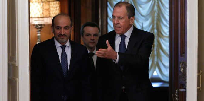 Encuentro entre Serguéi Lavrov, ministro de Asuntos Exteriores de Rusia, y Ahmed Yarba, presidente de la Coalición Nacional para las Fuerzas de la Oposición y la Revolución Siria, en Moscú. Fuente: Reuters