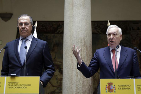 Serguêi Lavrov, ministro dos Negócios Estrangeiros da Federação da Rússia (esq.) e seu homólogo espanhol, José Manuel García-Margallo (dir.) Foto: Reuters