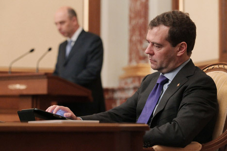 El primer ministro, Dmitri Medvédev y el ministro de Finanzas, Antón Siluánov (a la izquierda). Fuente: Ekaterina Shtúkina / Ria Novosti