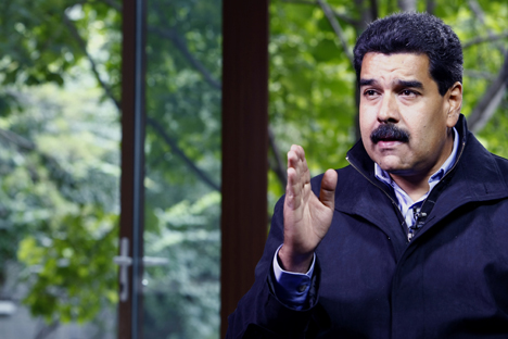 Nicolás Maduro explicó que conversó con el presidente Vladimir Putin y que enviará comisiones de trabajo para fortalecer el equipamiento militar venezolano. Fuente: Getty Images / Fotobank