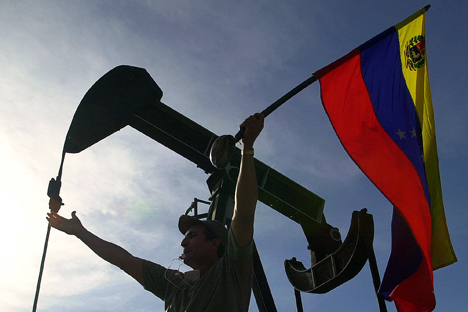 A queda de exportação de petróleo venezuelano foi descoberta pouco depois da chegada de Hugo Chávez ao poder Foto: AP